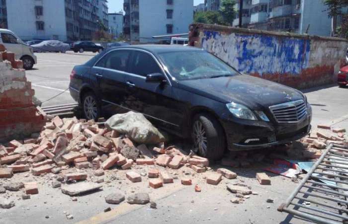 為何自動檔踩剎車時“剎車越踩, 車速越快”?