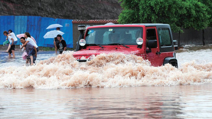 汽車被水淹了保險(xiǎn)怎么賠