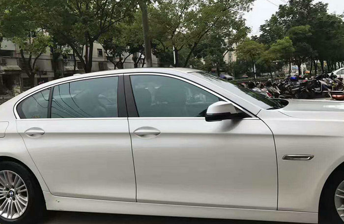 汽車太陽膜怎么撕下來