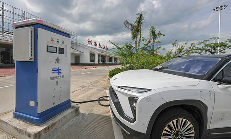 在高速服務區(qū)車沒電了怎么辦