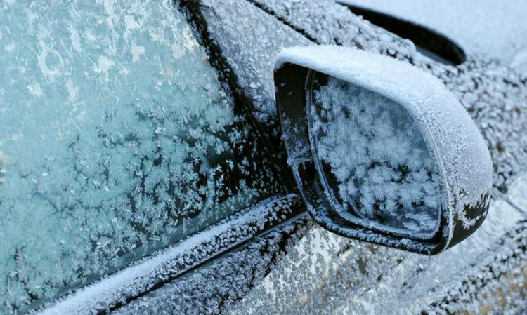 下雪后汽車車窗被凍住怎么辦