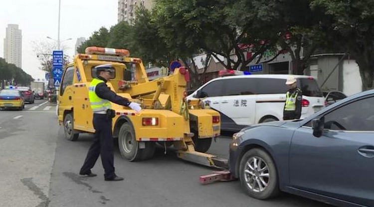 交通事故交警拖車收費嗎