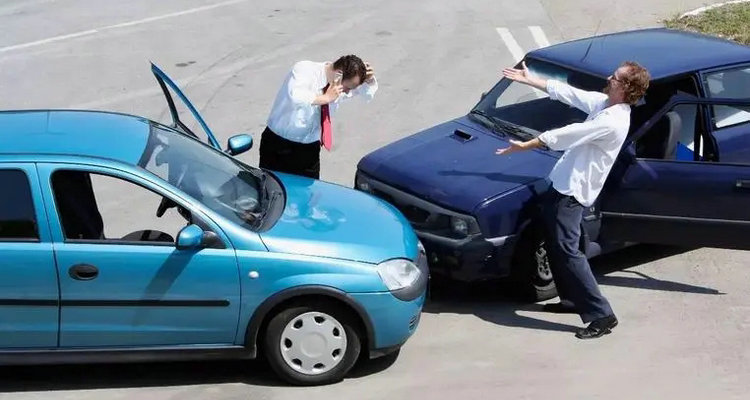 自己把車(chē)撞了能走保險(xiǎn)嗎