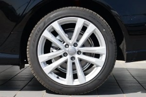 奧迪a6l輪胎規(guī)格型號 a6l的輪胎尺寸為255/40 r20