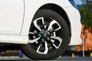 a5翼舞輪胎規(guī)格 型號(hào)尺寸為195/60 r16