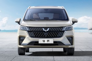 七座商務(wù)車10萬(wàn)以內(nèi) 五菱佳辰售價(jià)6萬(wàn)(搭載1.5T發(fā)動(dòng)機(jī))