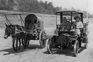 汽車(chē)發(fā)展史順序圖片 經(jīng)歷了三個(gè)階段(汽車(chē)誕生于1885年)