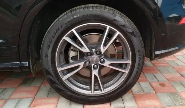 奧迪q5l輪胎型號(hào) 奧迪q5L輪胎規(guī)格為255/45 r20