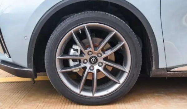 海馬7x輪胎什么型號 前后輪胎規(guī)格為215/60 r17