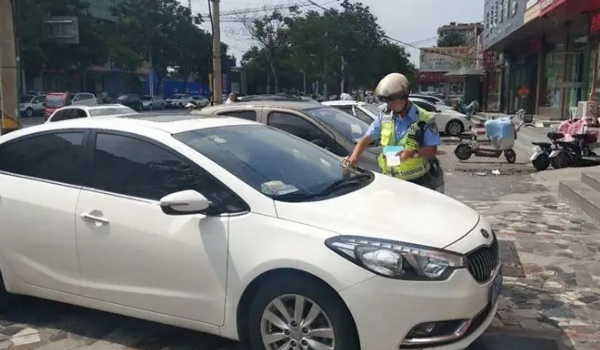 挪車打什么電話可以聯(lián)系到車主 四種方式可聯(lián)系車主（110報(bào)警對付“無賴”最舒心）