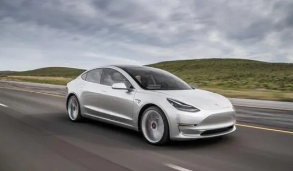 特斯拉model32022款價(jià)格 2022款model3售價(jià)27萬(落地28萬)