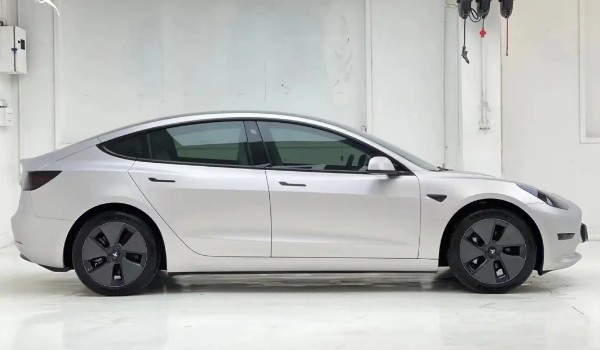 特斯拉model 3分期月供多少 分期首付7萬(wàn)(36期月供5558元)